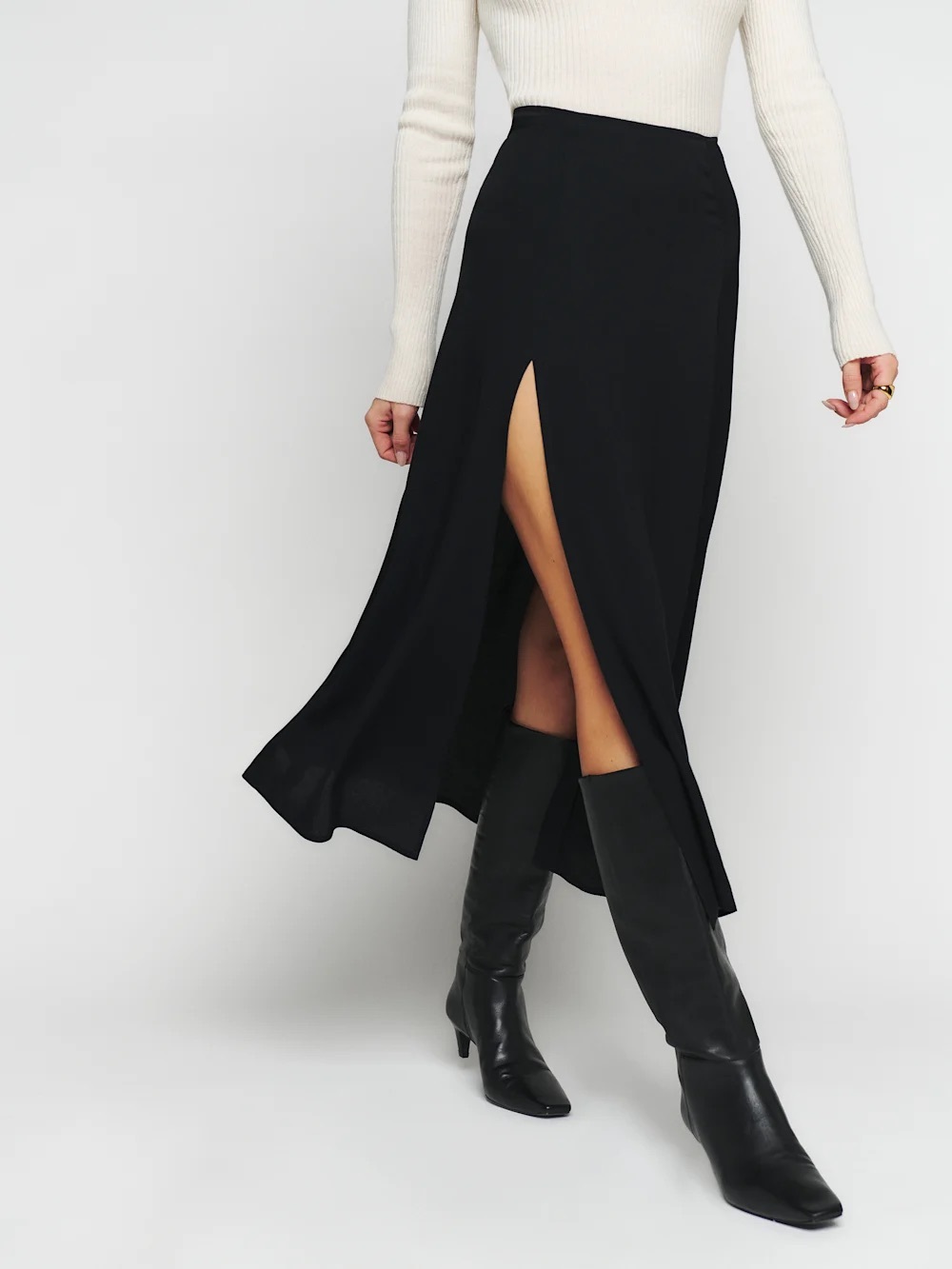 Reformation Zoe skirt on black size 12